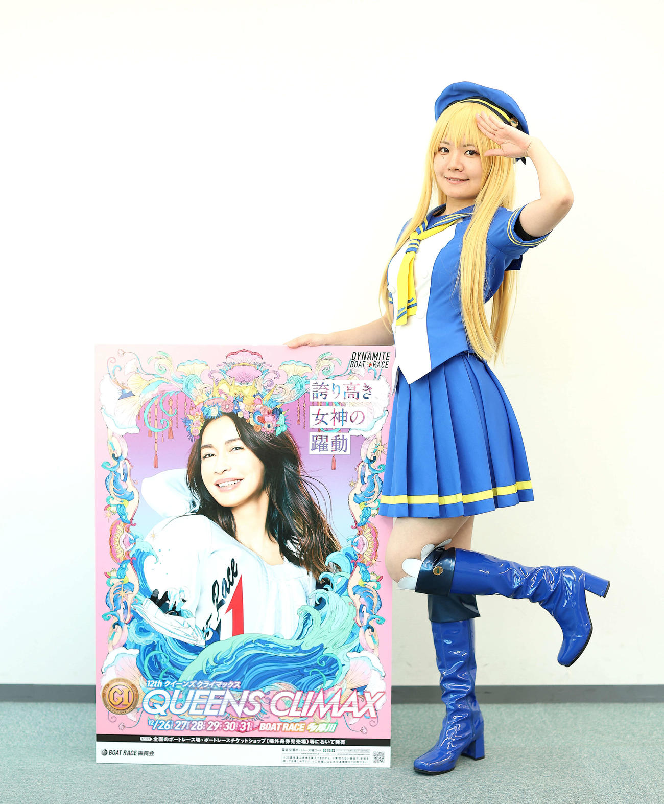 多摩川ボートレース「G1クイーンズクライマックス」をPRするコスプレーヤーの深月りんさん（撮影・河田真司）
