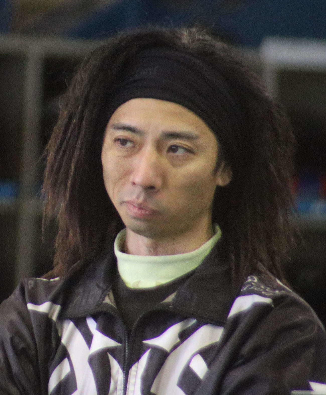 是沢孝宏はドレッドヘアからツイストパーマにヘアスタイルを変えた