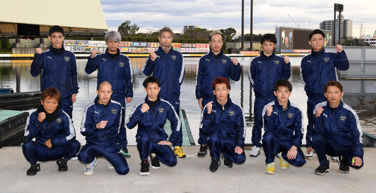 第38回グランプリ前検　健闘を誓うトライアル1st出場選手。前列左から今垣光太郎、中島孝平、毒島誠、土屋智則、羽野直也、浜野谷憲吾、後列左から菊地孝平、平本真之、深谷知博、山口剛、片岡雅裕、桐生順平（撮影・前岡正明）