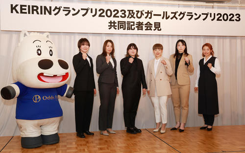 ガールズグランプリ2023の会見を行う、右から車番順に佐藤水菜、児玉碧衣、梅川風子、尾方真生、吉川美穂、坂口楓華(撮影・野上伸悟)