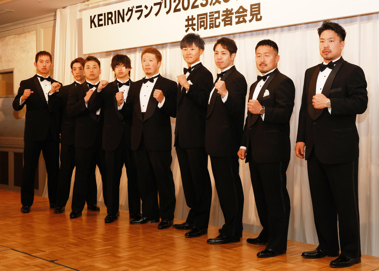 KEIRINグランプリ2023の会見を行った、右から車番順に古性優作、佐藤慎太郎、松浦悠士、真杉匠、深谷知広、山口拳矢、清水裕友、新山響平、脇本雄太（撮影・野上伸悟）