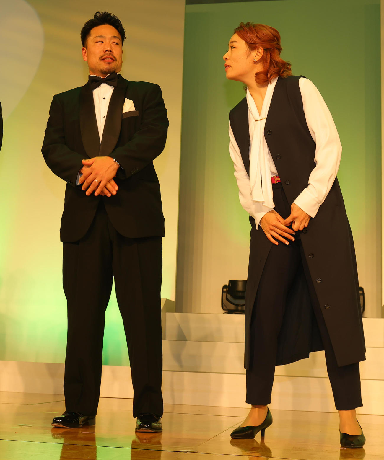 KEIRINグランプリ2023、ガールズグランプリ2023の前夜祭で話をする古性優作（左）と佐藤水菜（撮影・野上伸悟）