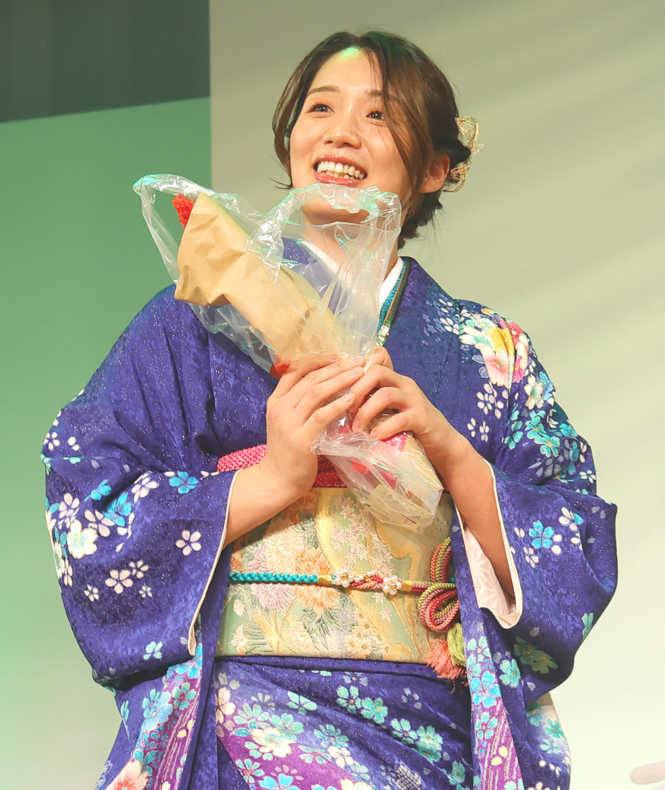 ガールズグランプリ2023の前夜祭に晴れ着姿で登場した吉川美穂（撮影・野上伸悟）