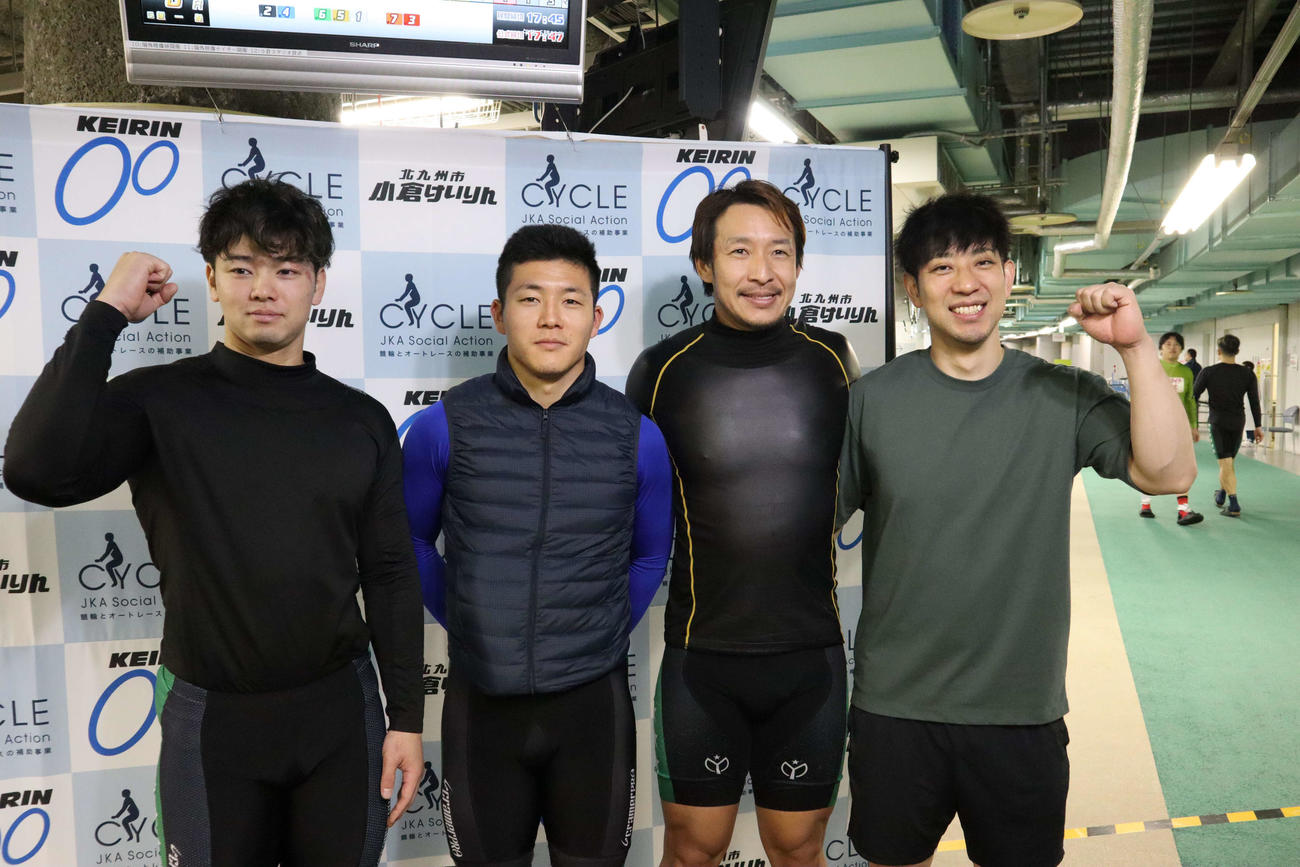 九州勢は左から河崎正晴、池部壮太、工藤文彦、松尾玄太の並びで結束