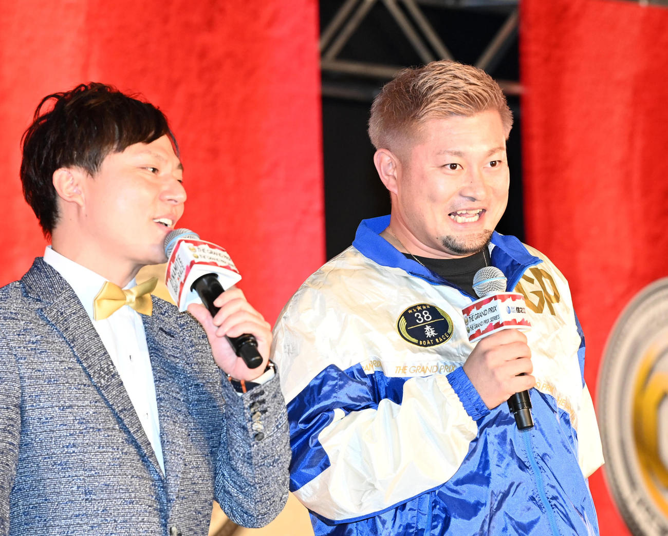 笑顔でトークステージを行ったDeNA森唯（撮影・前岡正明）