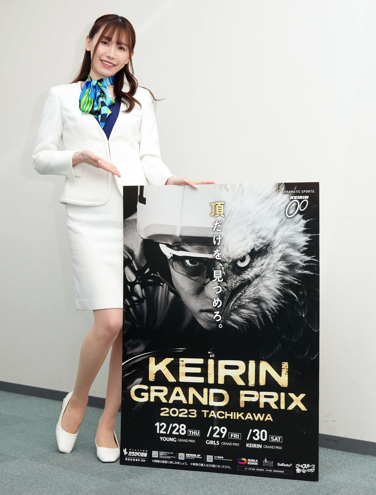立川競輪「KEIRINグランプリ」のPRをするキャンペーンレディーの浜嶋りなさん（撮影・たえ見朱実）