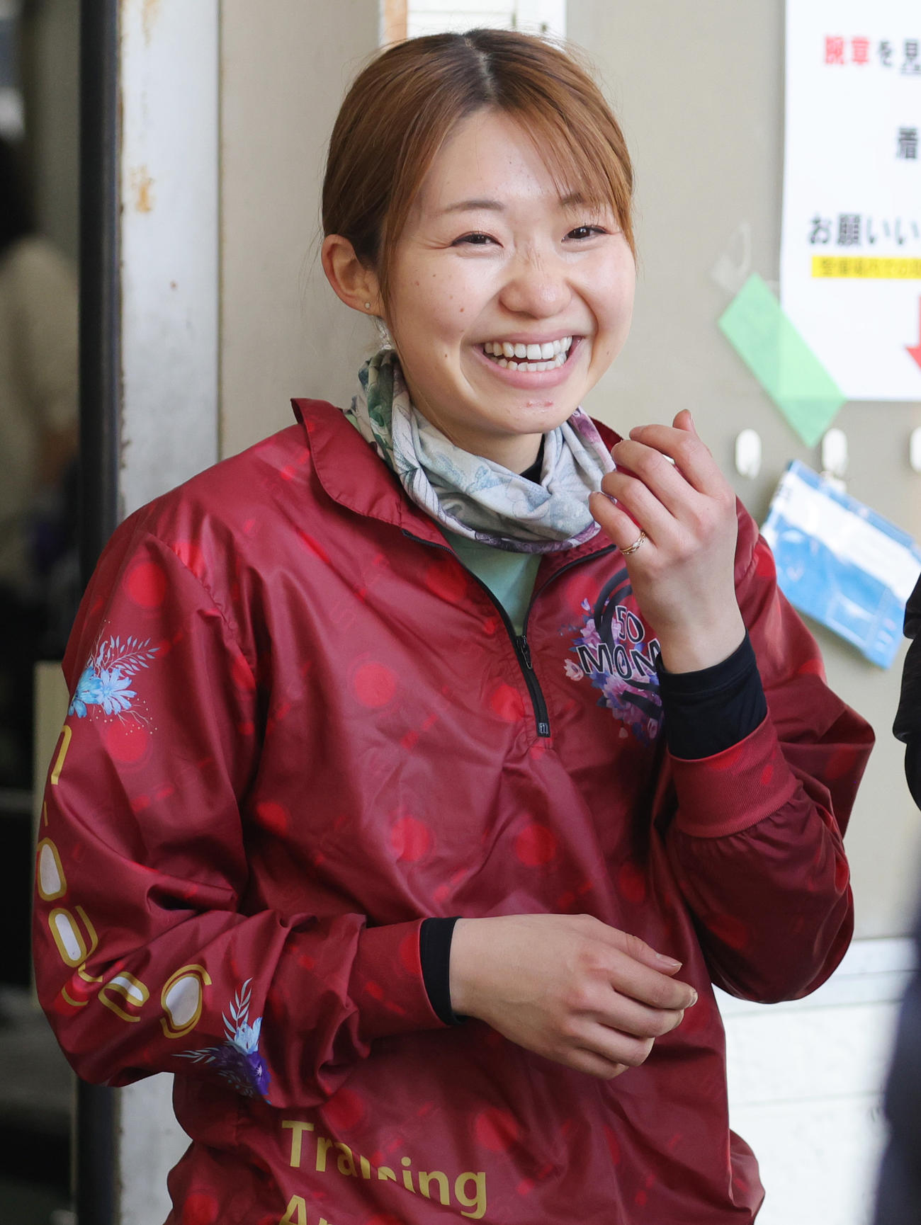 笑顔で取材対応する柴田百恵（撮影・野上伸悟）