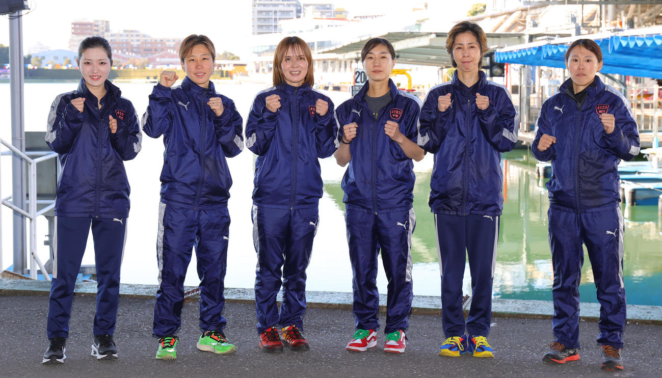 ドリーム戦に出場する、右から細川裕子、海野ゆかり、宇野弥生、堀之内紀代子、藤原菜希、西橋奈未（撮影・野上伸悟）