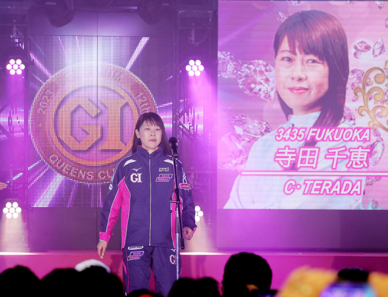 オープニングセレモニーに登場した寺田千恵（撮影・野上伸悟）