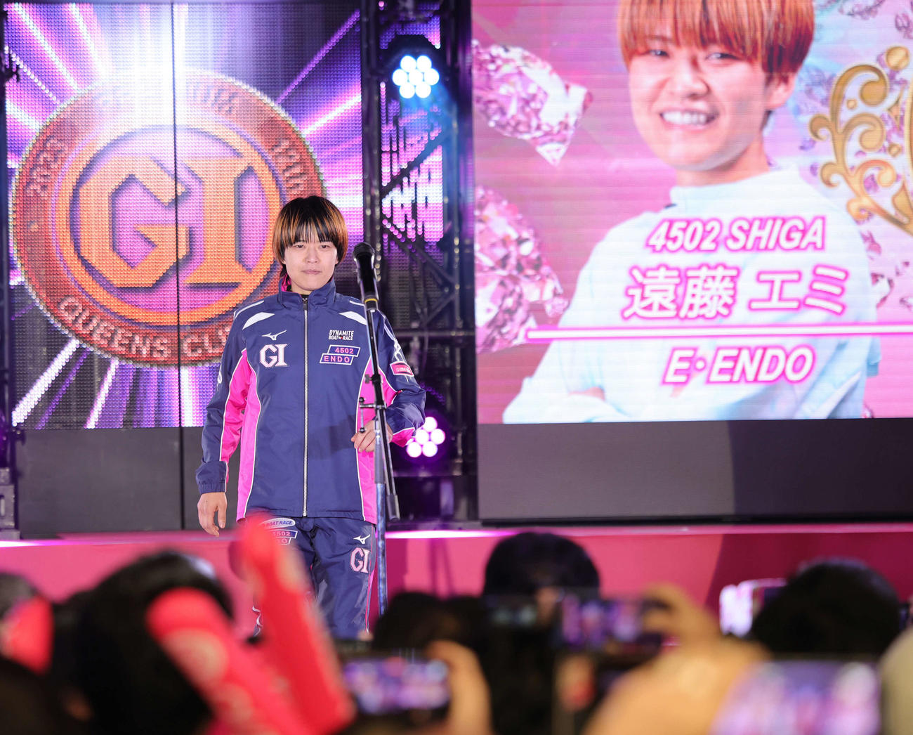 オープニングセレモニーに登場した遠藤エミ　（撮影・野上伸悟）