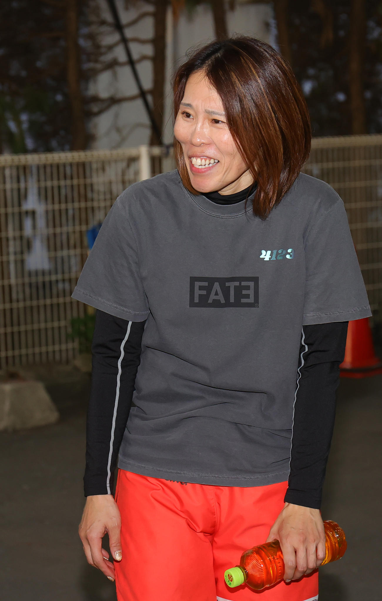 12R1着の細川裕子は笑顔で取材対応（撮影・野上伸悟）