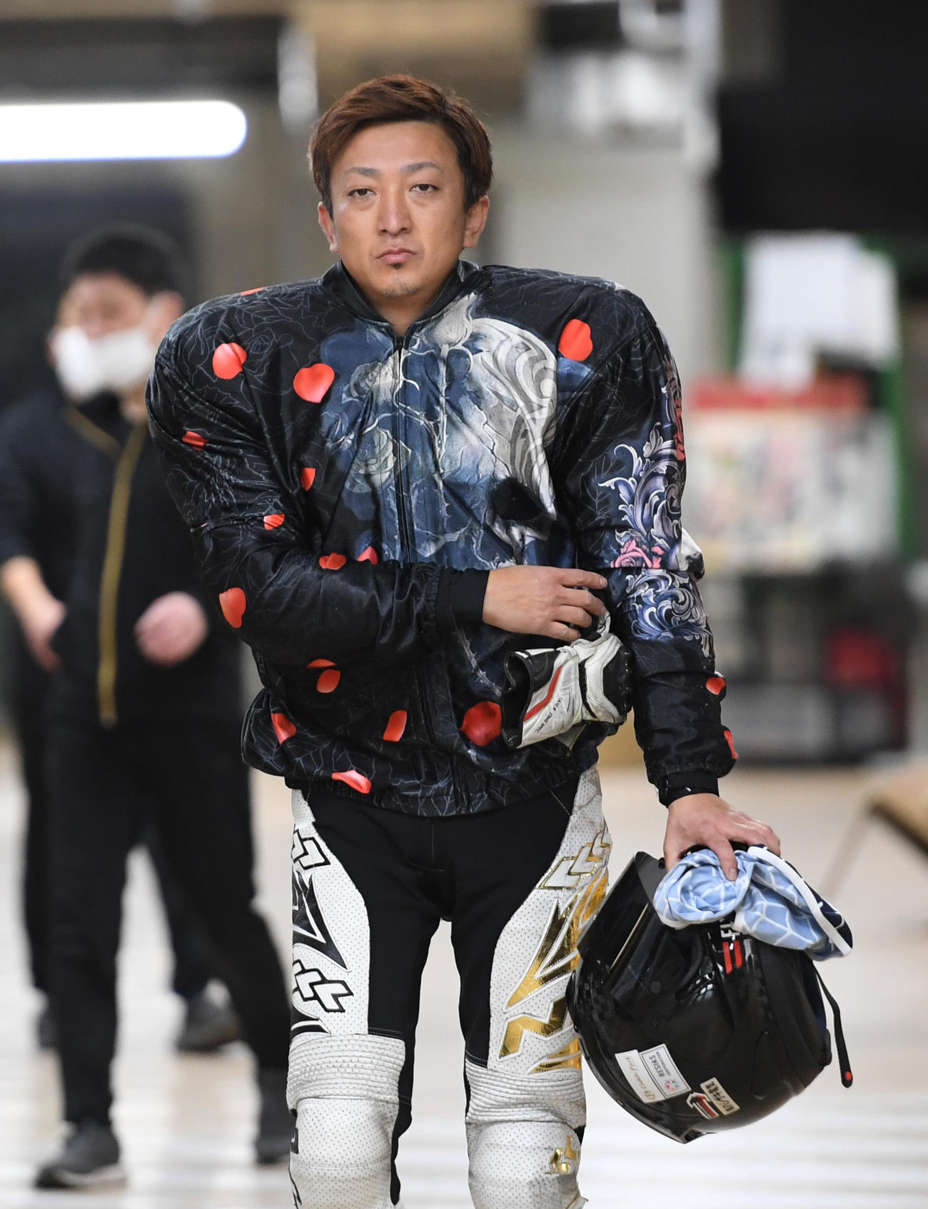 練習走行に向かう荒尾聡（撮影・柴田隆二）