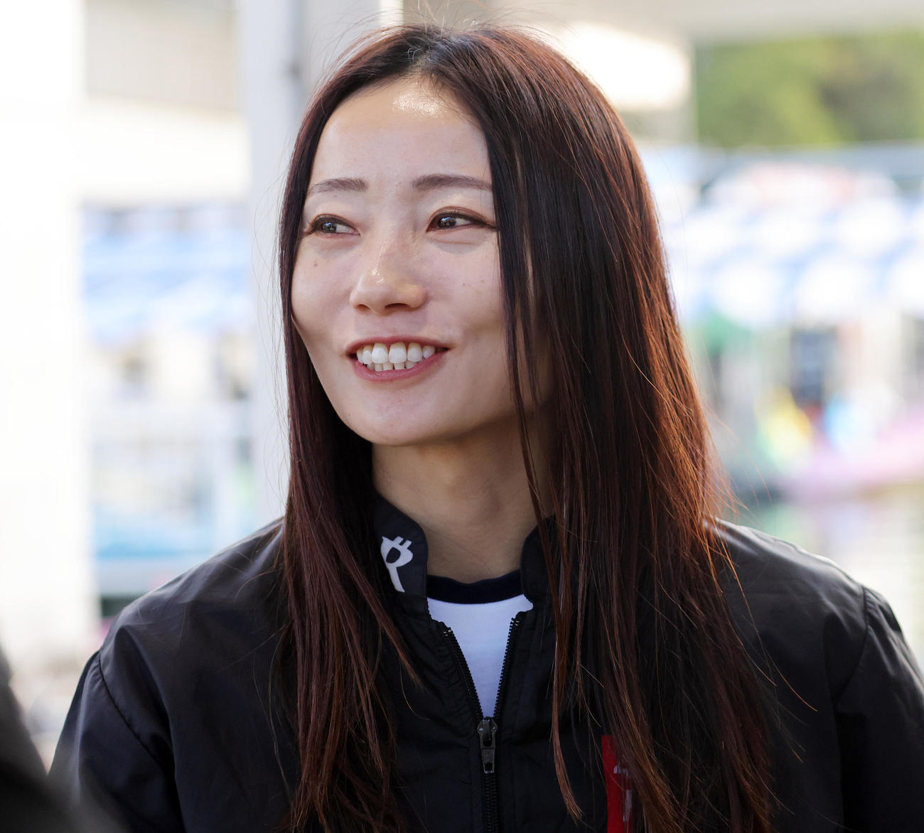 笑顔で取材対応する浜田亜理沙（撮影・野上伸悟）