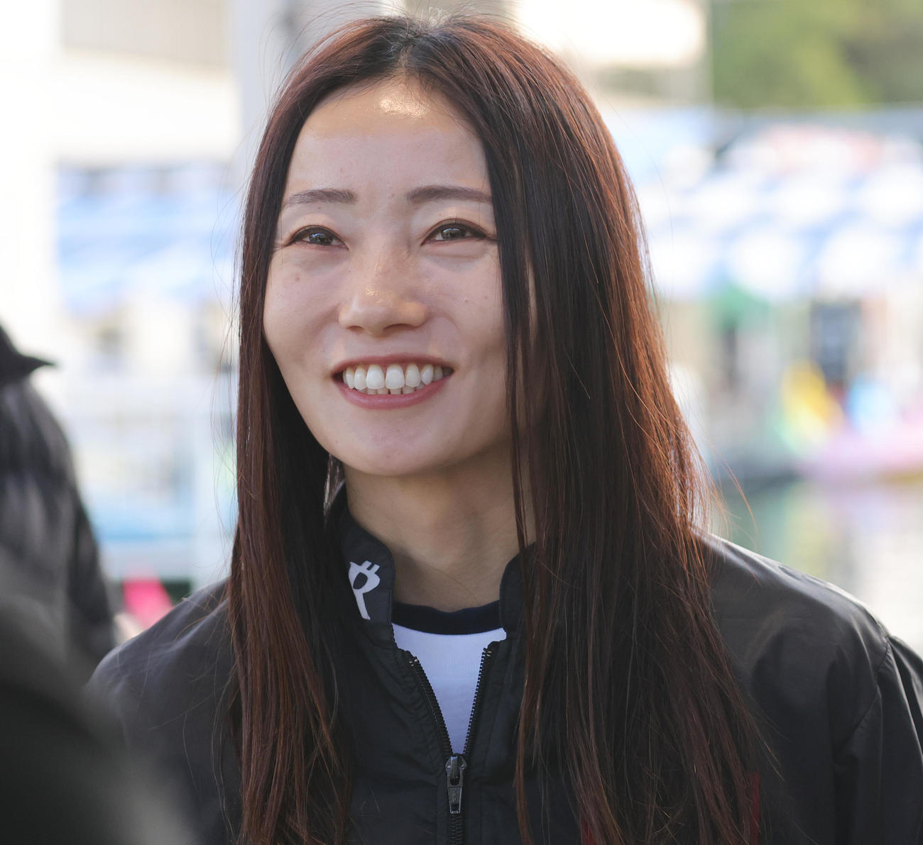 笑顔で取材対応する浜田亜理沙（撮影・野上伸悟）