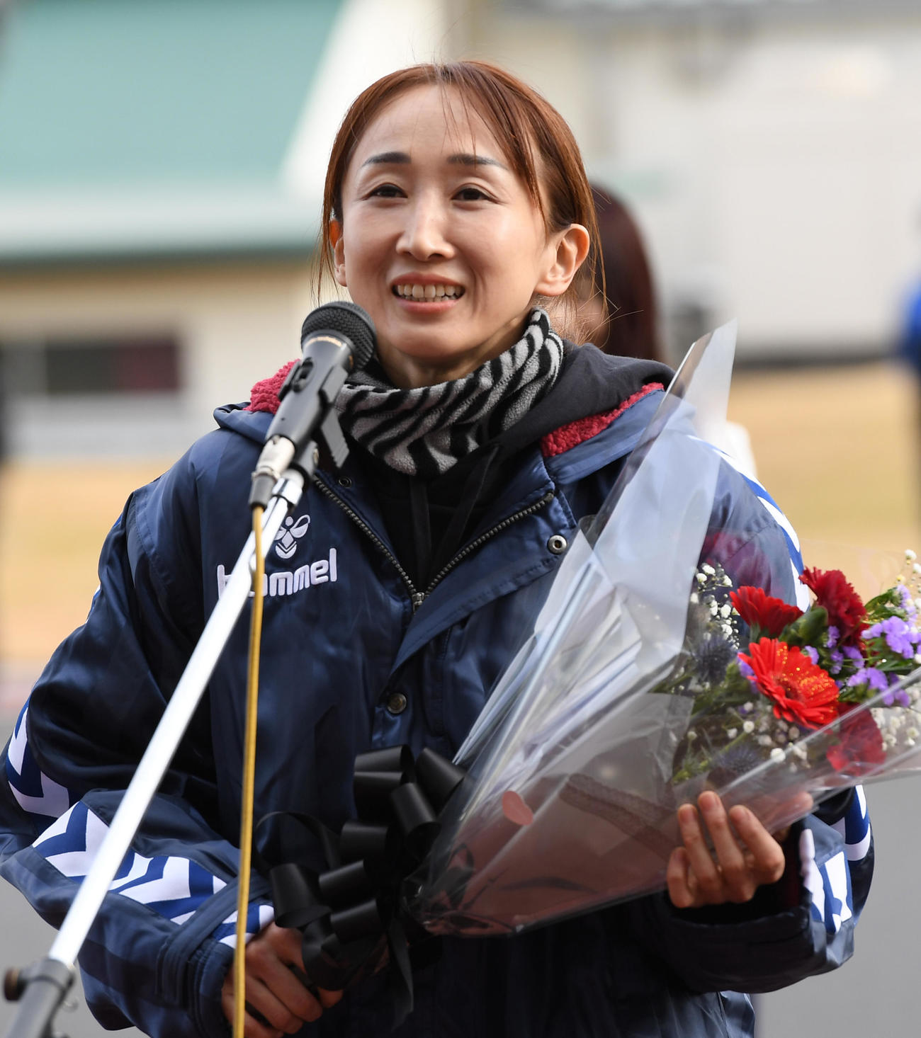 SSガールズ王座決定戦選手紹介であいさつする藤本梨恵（撮影・柴田隆二）