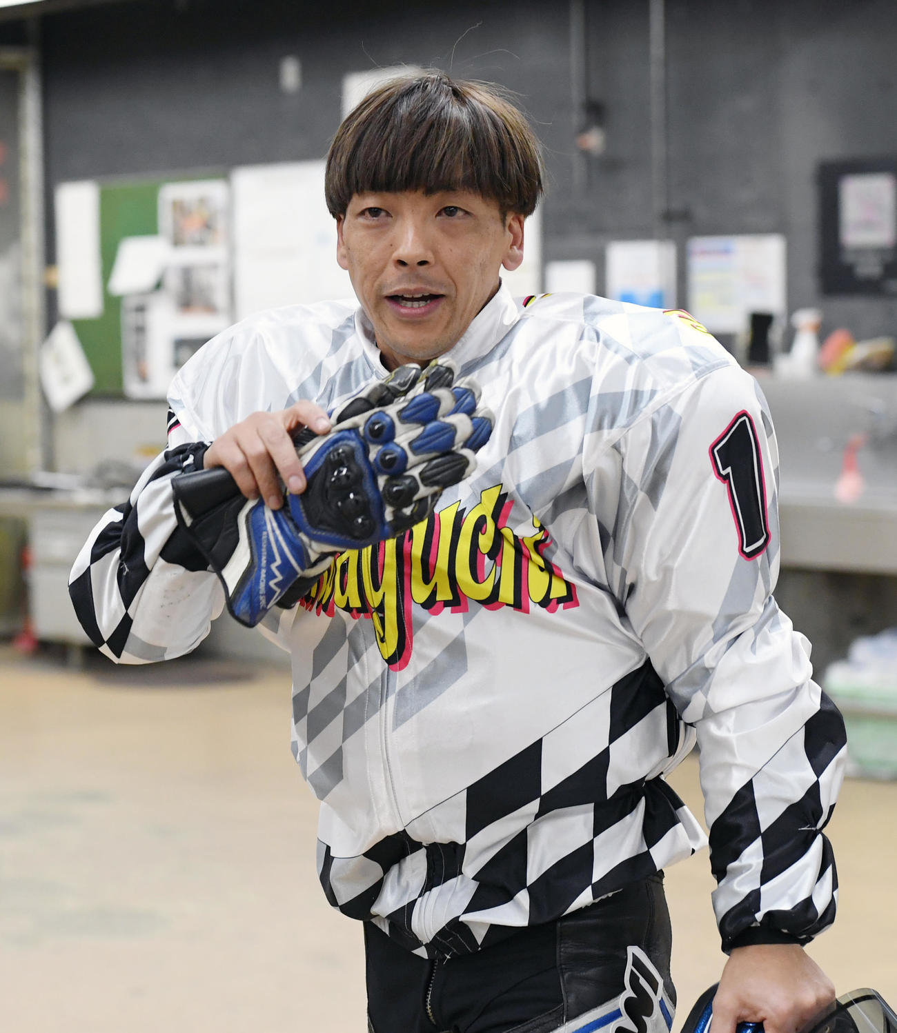 SS・TR1回戦11Rで1着の青山周平（撮影・柴田隆二）