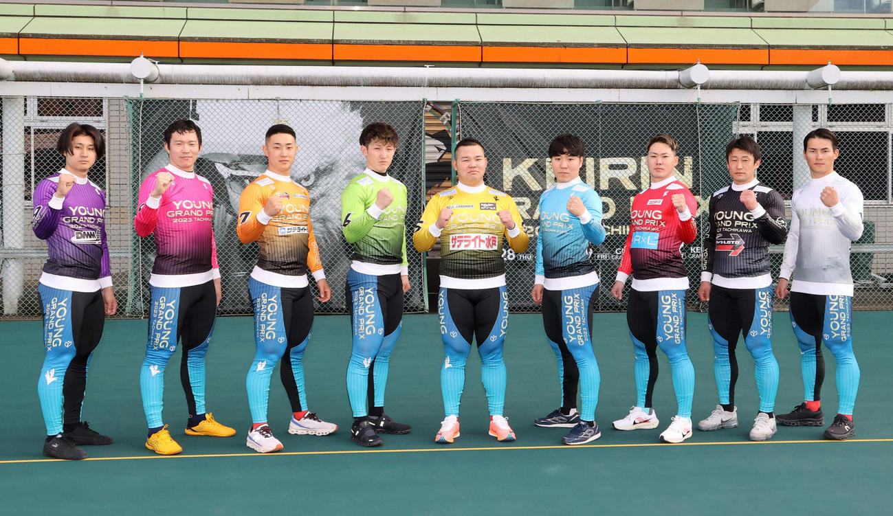 ヤングGP出場選手。右から太田海也、北井佑季、犬伏湧也、上野雅彦、吉田有希、山根翔太、中野慎詞、橋本壮史、志田龍星