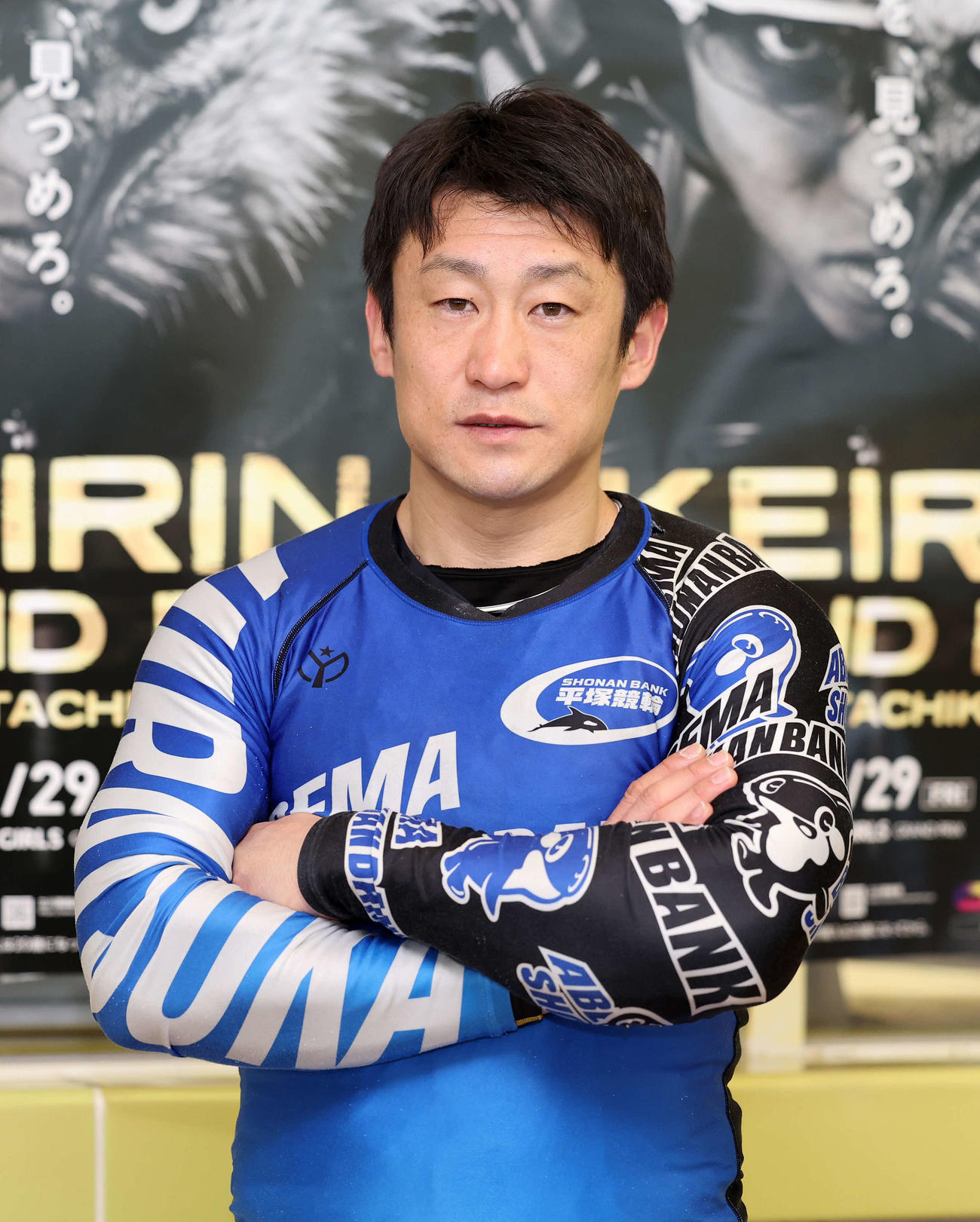 ポーズを決める北井佑季（撮影・鈴木正人）