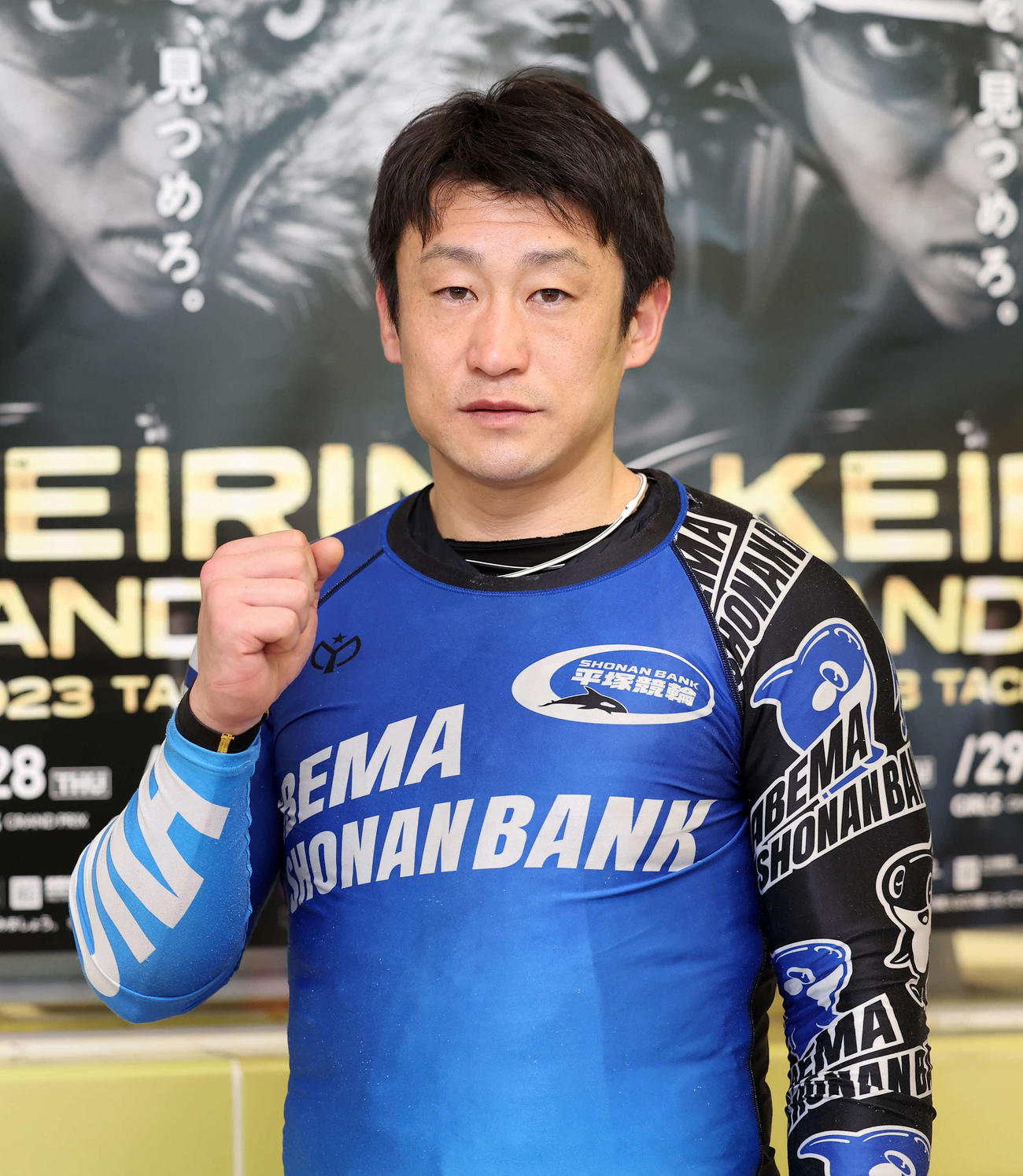 ポーズを決める北井佑季（撮影・鈴木正人）