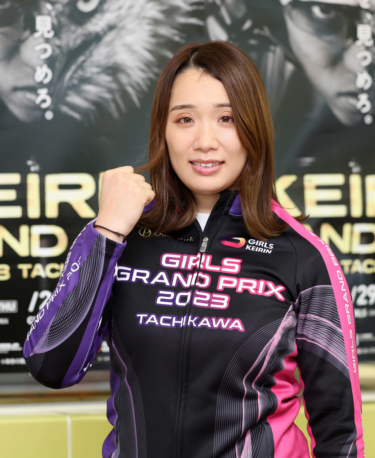 ポーズを決める吉川美穂（撮影・鈴木正人）