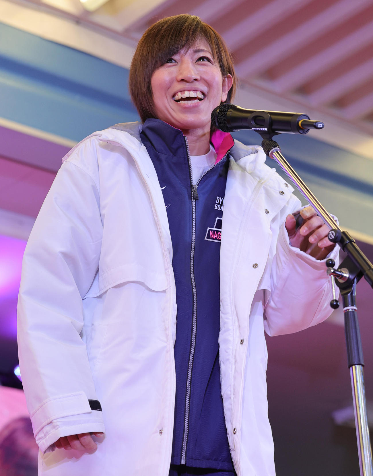 トライアル出場選手インタビューに登場した長嶋万記（撮影・野上伸悟）