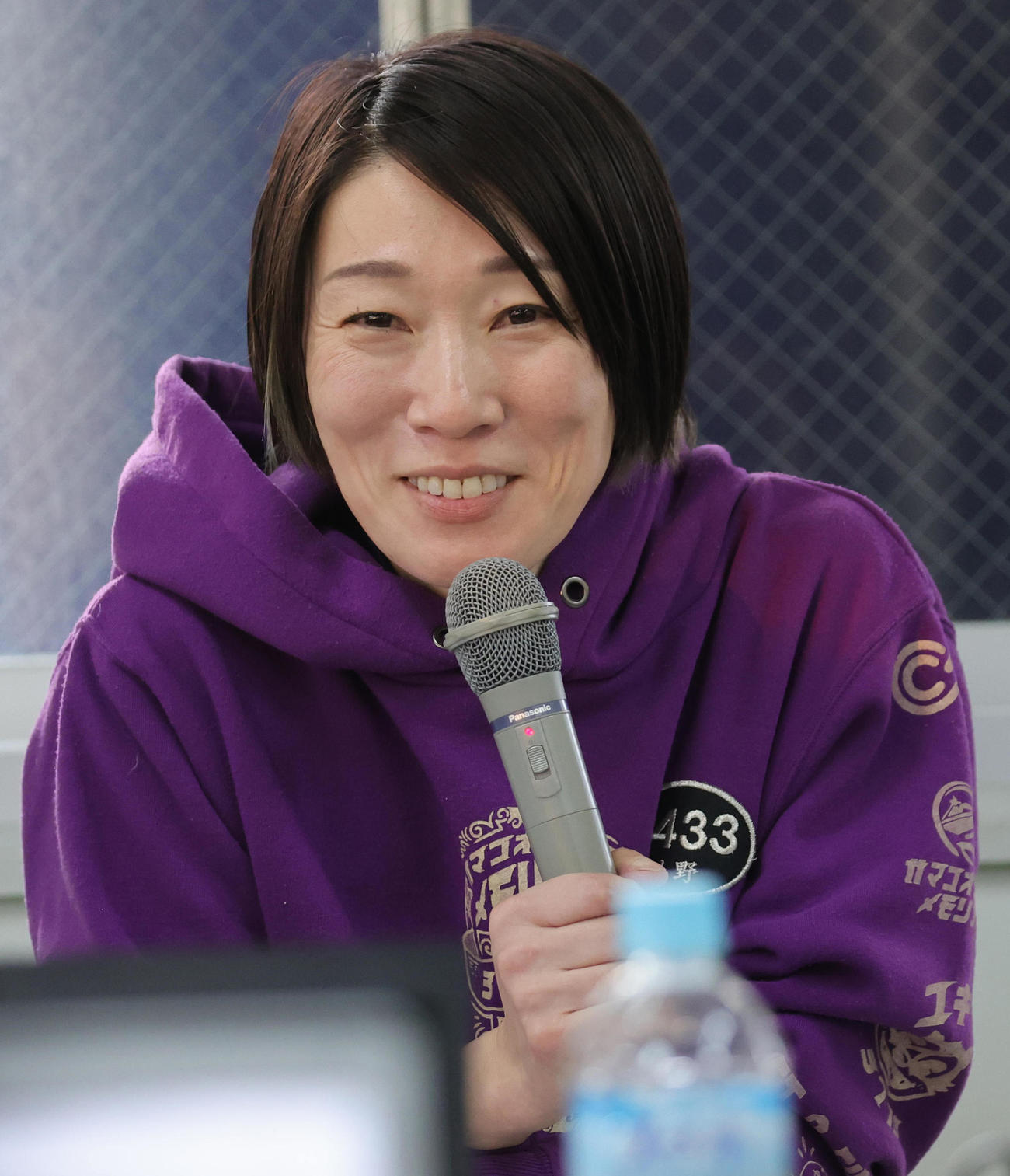 笑顔で会見する川野芽唯（撮影・野上伸悟）