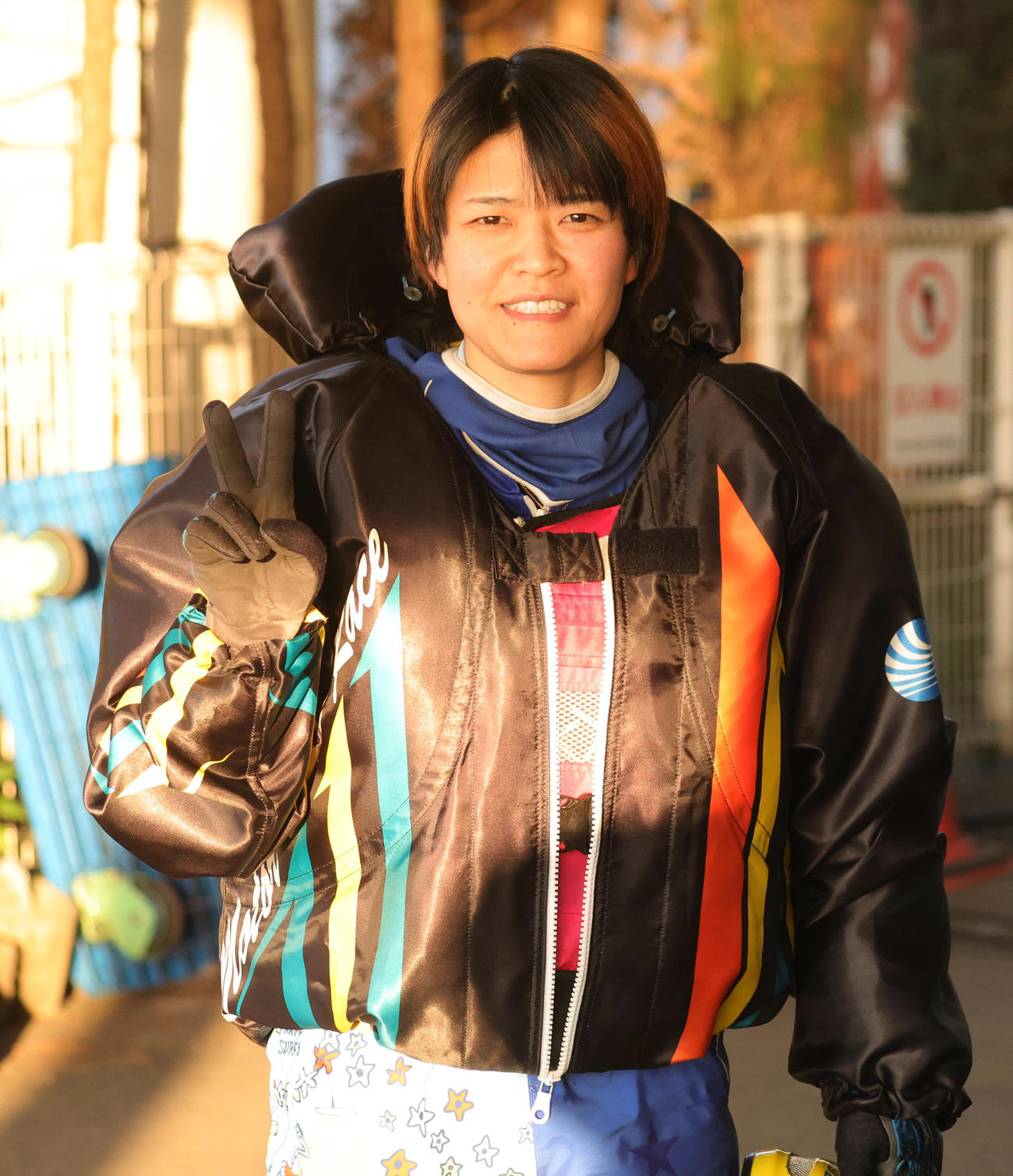 11R1着でVサインの遠藤エミ（撮影・野上伸悟）