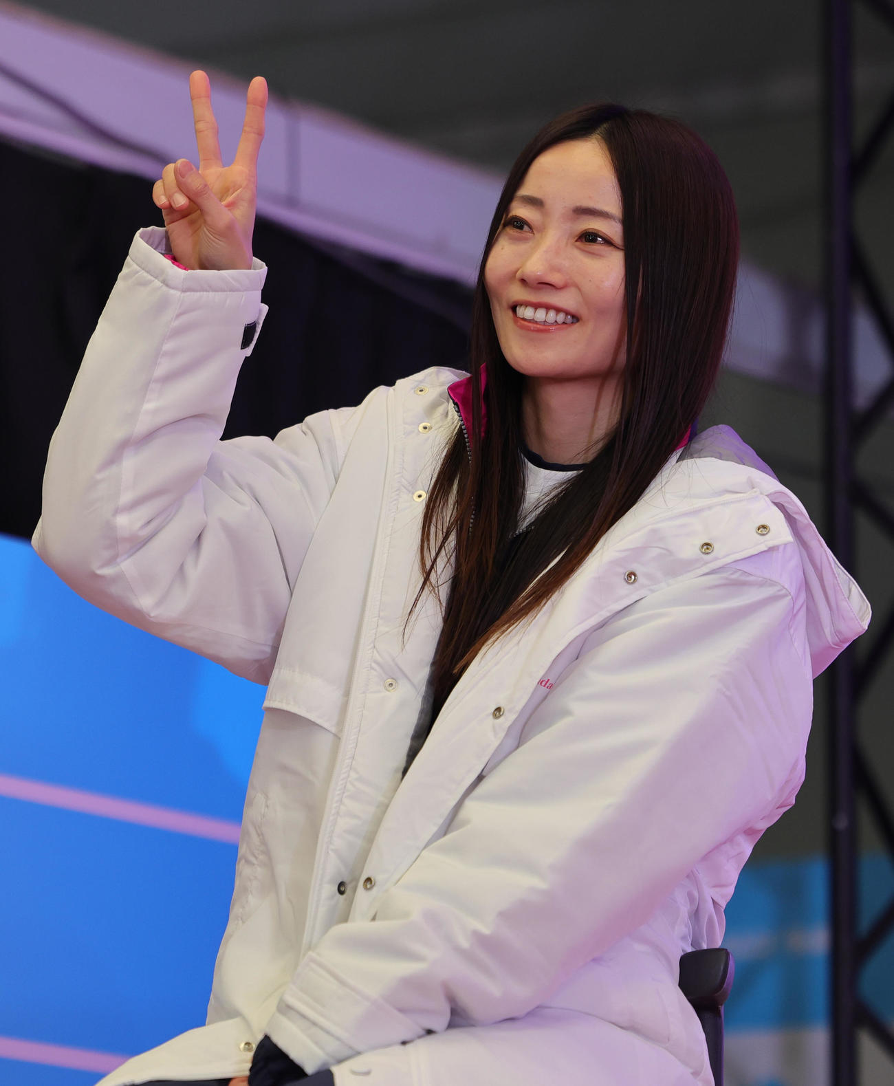 朝の公開インタビューで笑顔を見せる浜田亜理沙（撮影・野上伸悟）