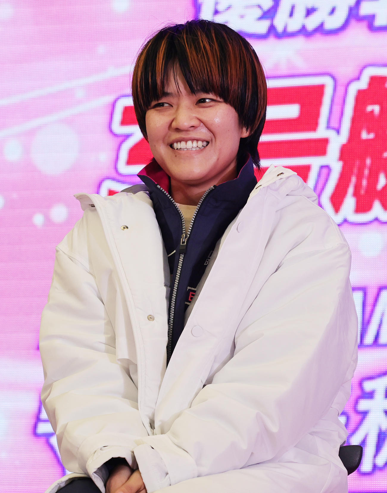朝の公開インタビューで笑顔を見せる遠藤エミ（撮影・野上伸悟）