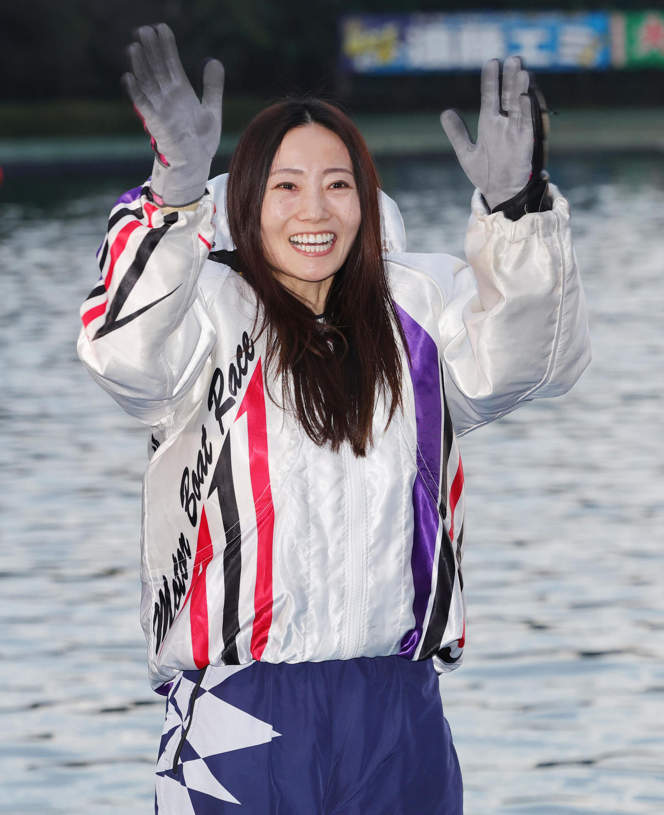 クイーンズクライマックスを制し喜ぶ浜田亜理沙（撮影・野上伸悟）