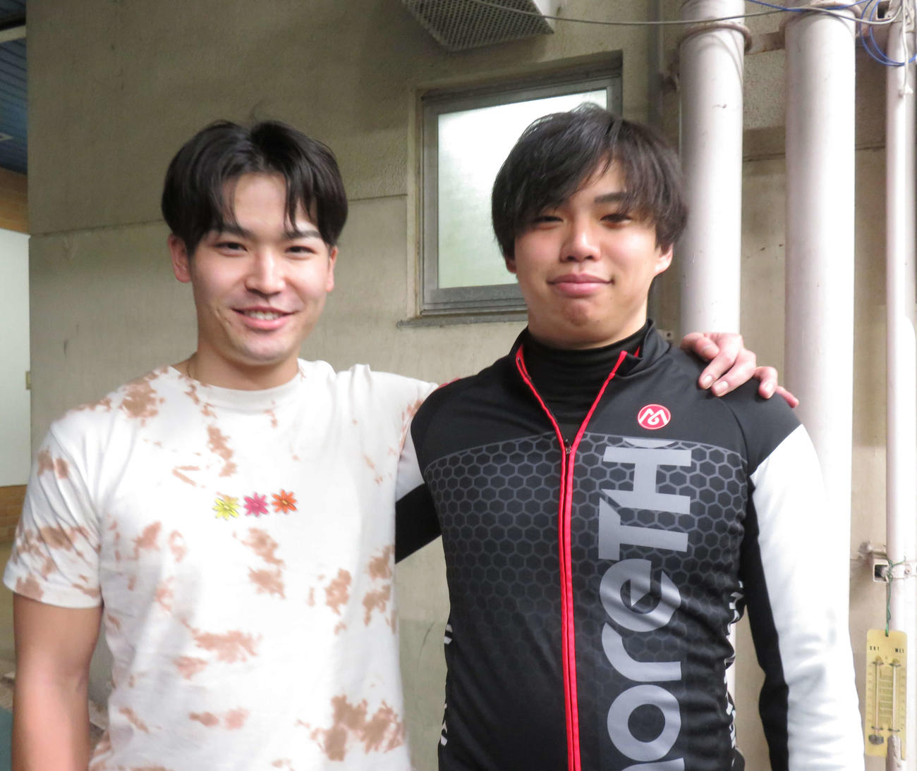 阿部架惟都（右）と星野洋輝の同級生コンビは初連係で強敵に挑む（撮影・栗田文人）