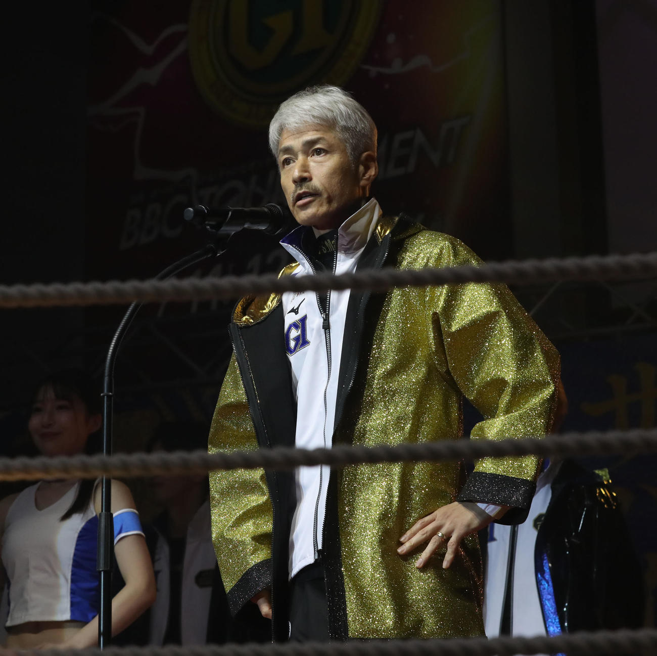 オープニングセレモニーであいさつする松井繁（撮影・冨田成美）