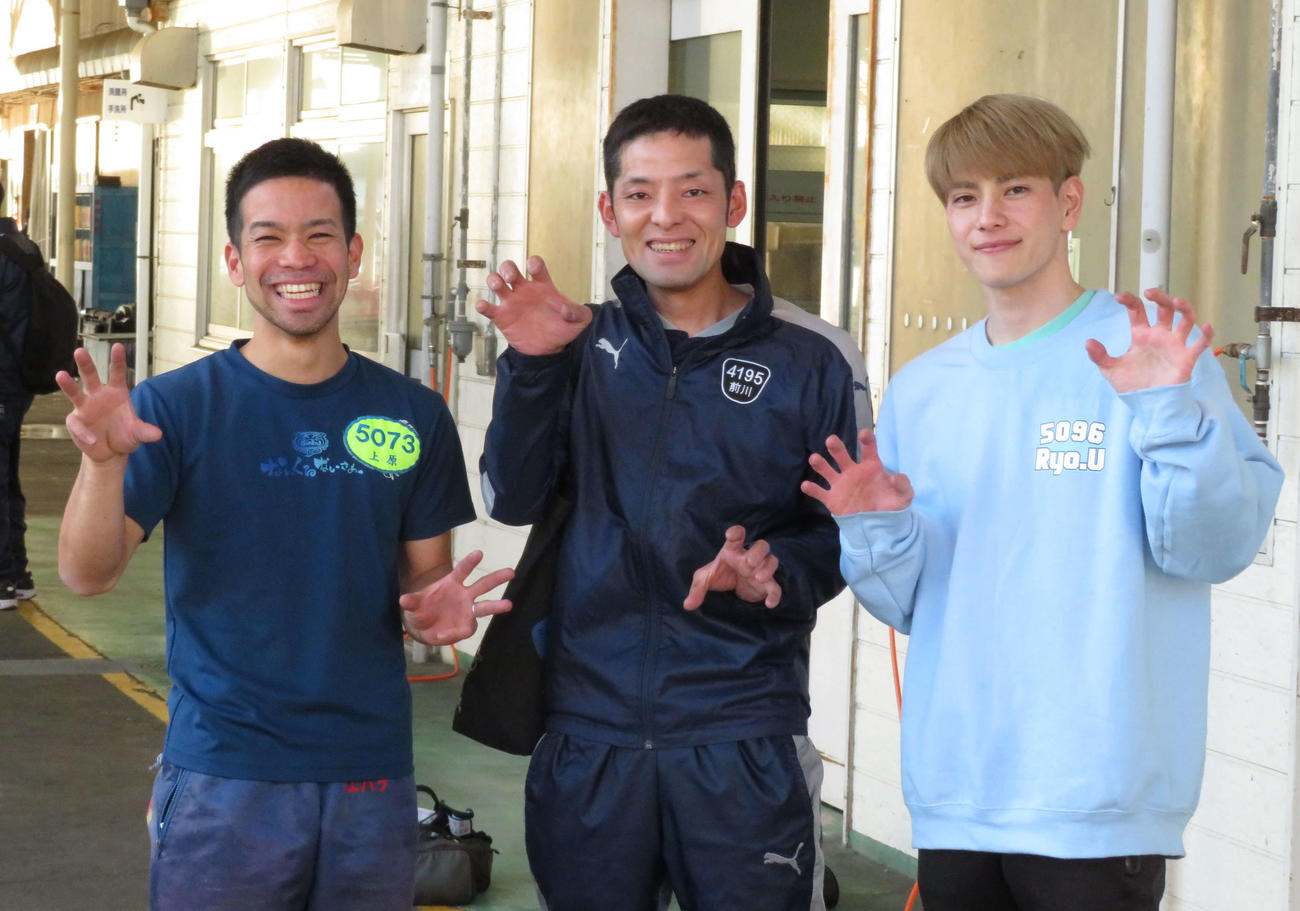 左から上原健次郎、前川守嗣、上原崚の沖縄出身レーサーがそろって予選を突破した