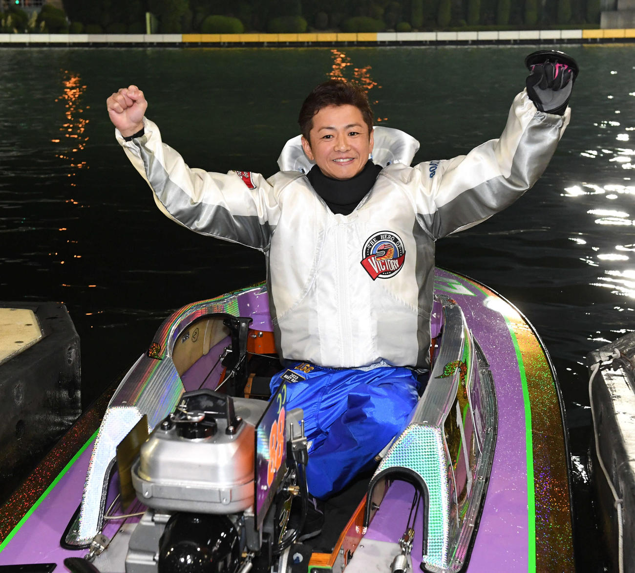 技能賞を受賞した石野貴之（撮影・前岡正明＝2023年12月24日、ボートレース住之江）