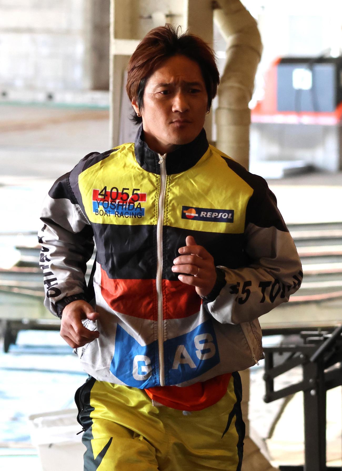 予選トップ通過の吉田俊彦が準優12Rを勝ち上がり、同大会連覇を目指す