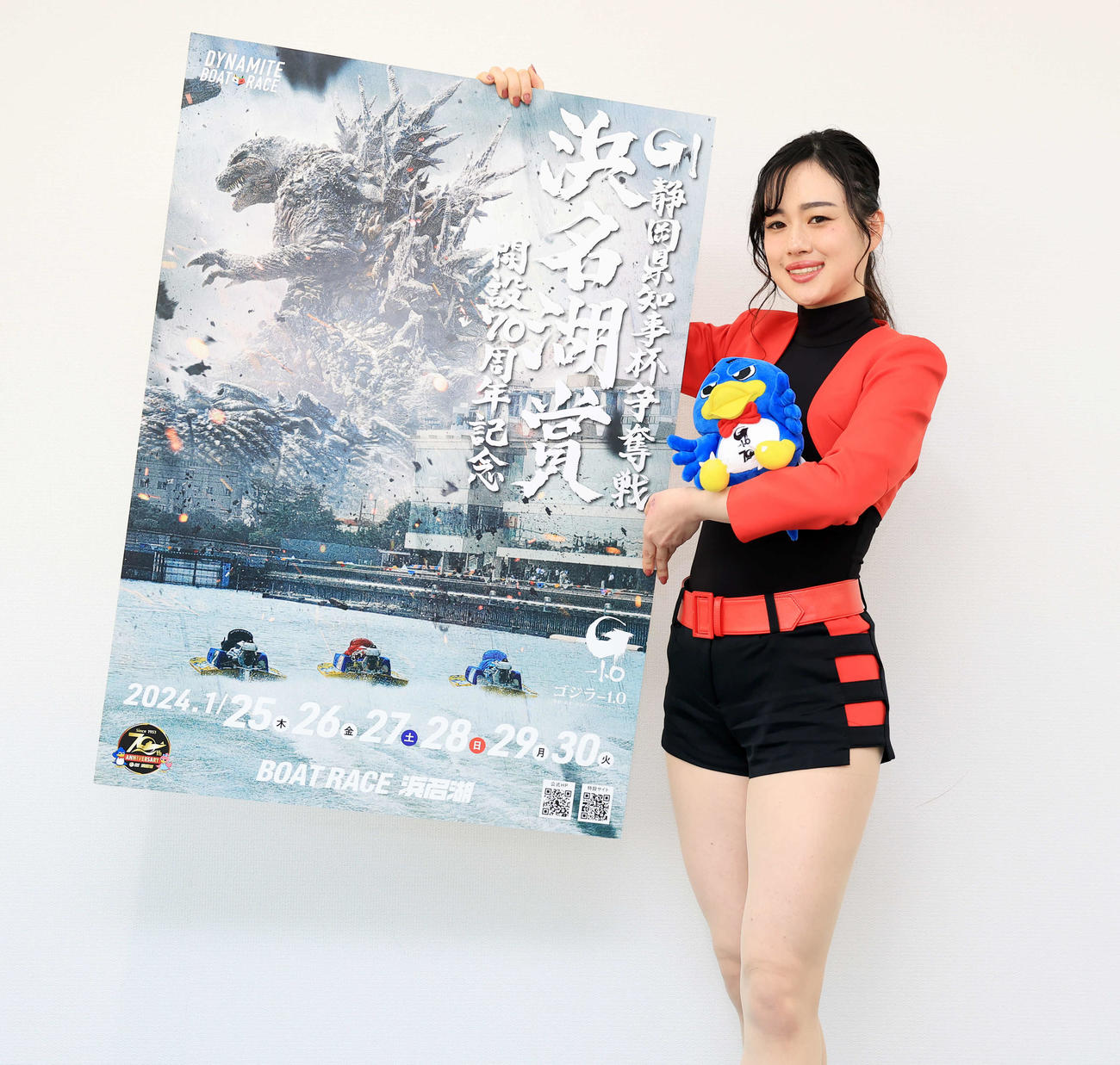 ボートレース浜名湖「静岡県知事杯争奪戦　浜名湖賞　開設70周年記念」をPRする新田エマ（撮影・浅見桂子）