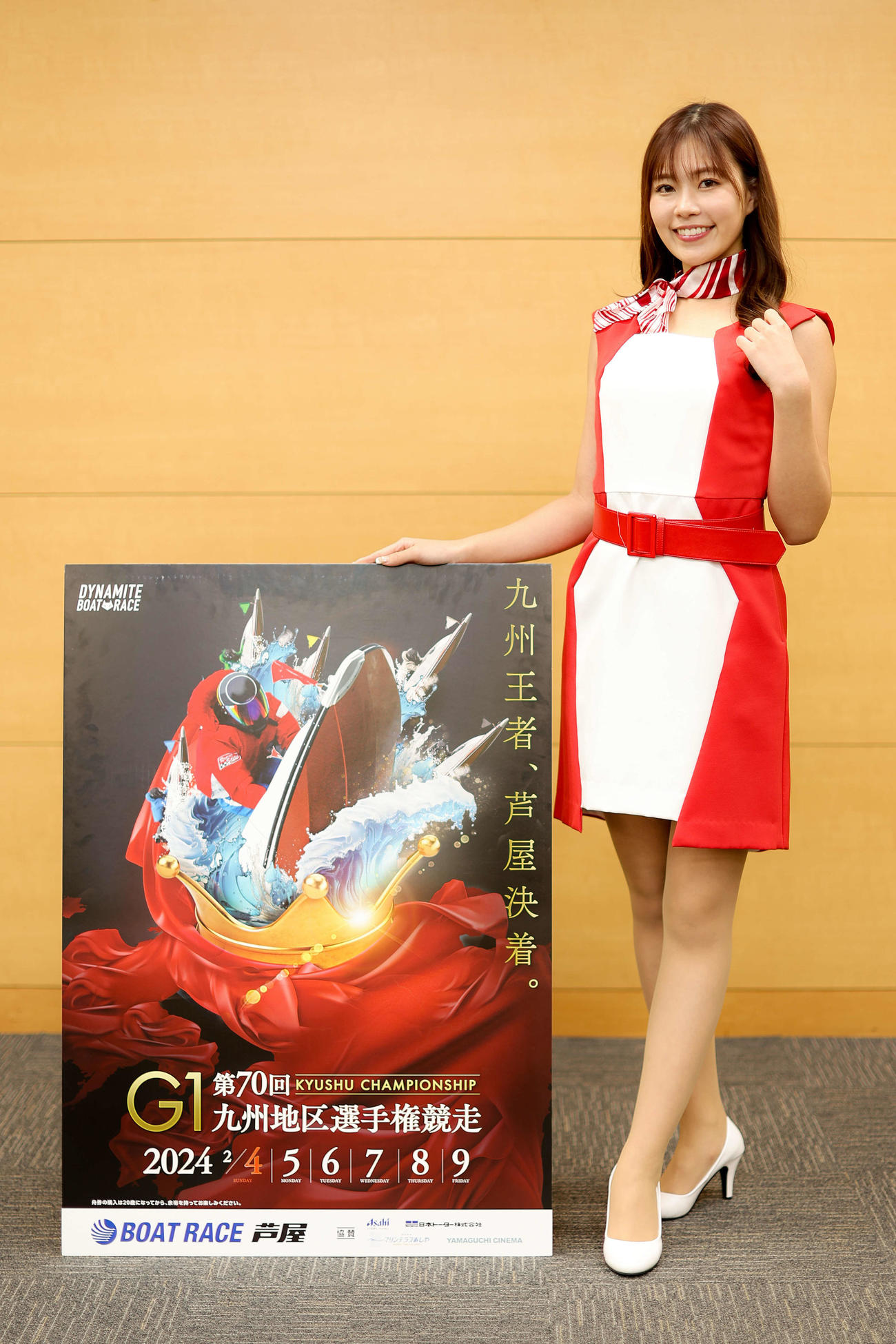 ボートレース芦屋「第70回九州地区選手権競走」をPRする阿比留あんなさん（撮影・河田真司）