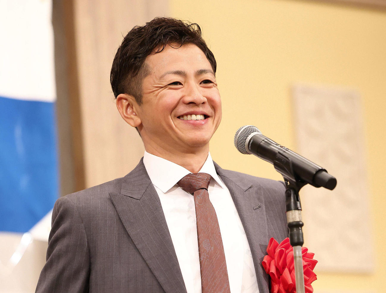 インタビューに答える技能賞の石野貴之（撮影・河田真司）