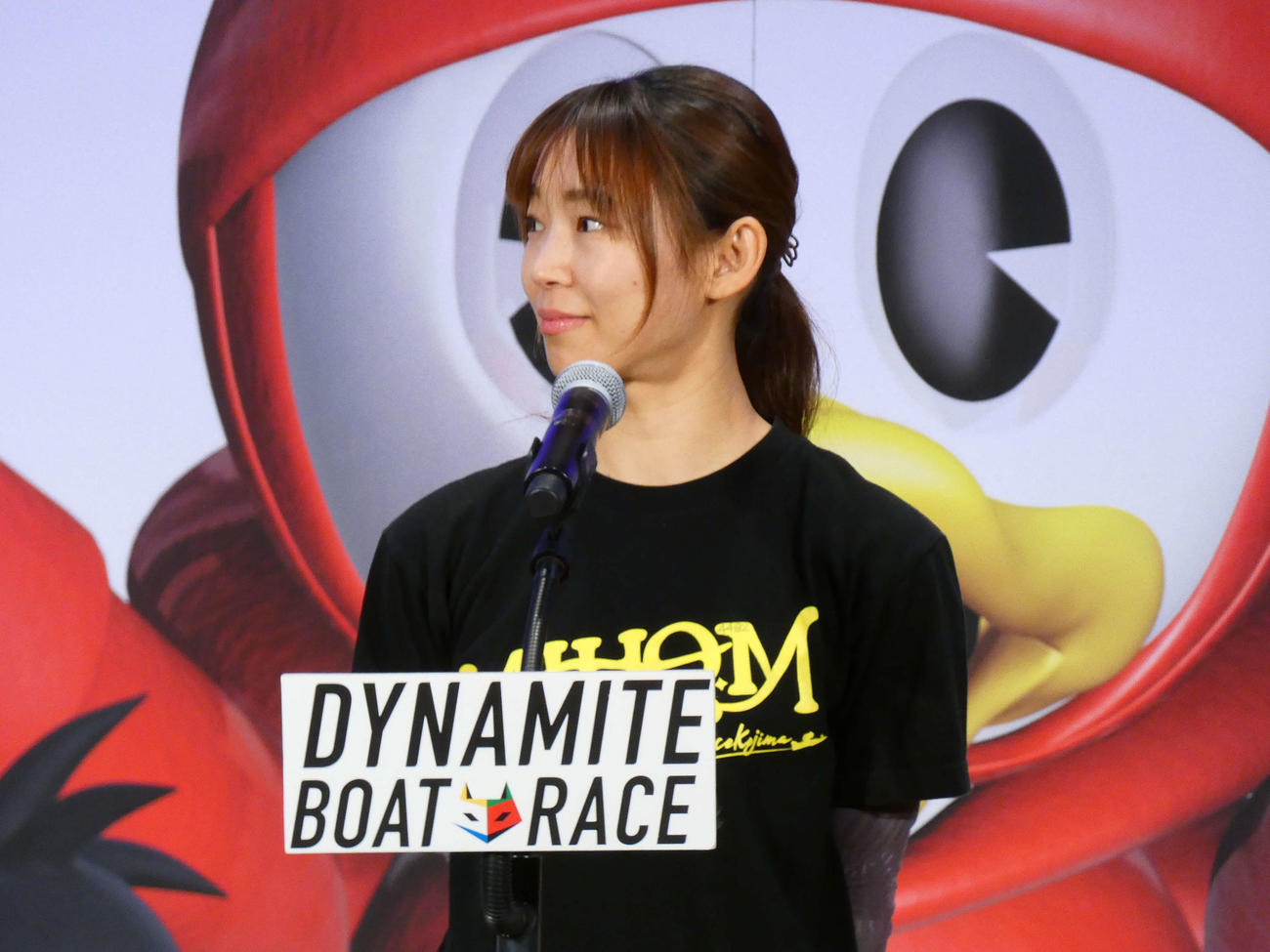 イベントホールに登壇し質問に答える守屋美穂