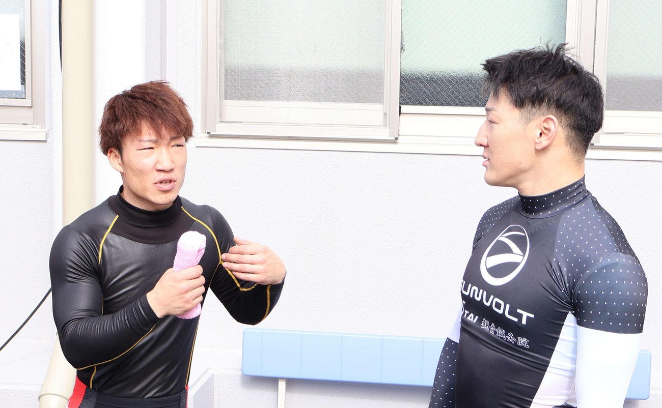 2予進出を決めた福永大智（左）が山田久徳とレースを振り返った（撮影・山田敏明）