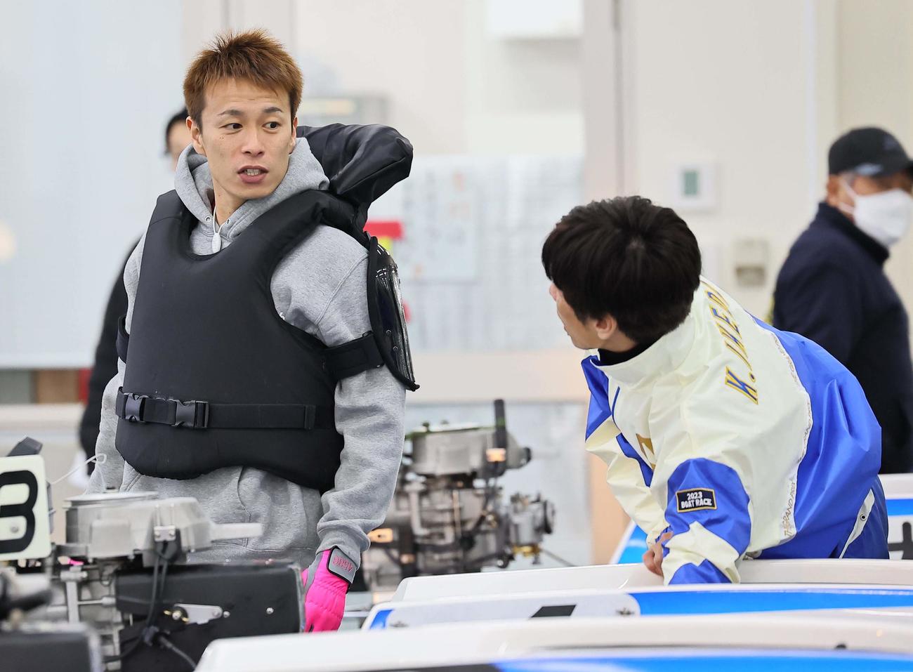 G1第69回東海地区選手権競走第5日目　4586磯部誠（左）と3941池田浩二（撮影・上田博志）