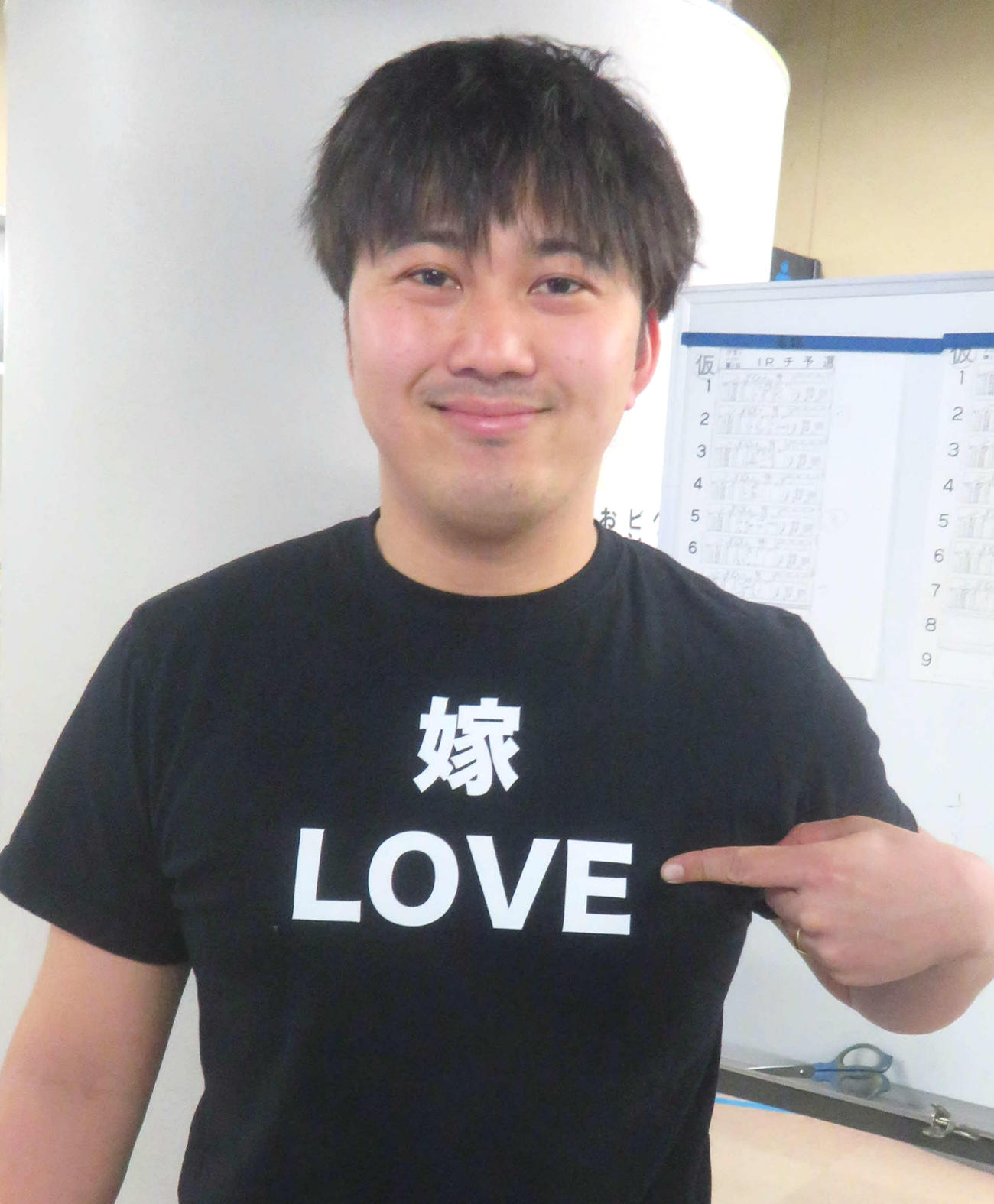 ガールズ福田礼佳が妻の曽我圭佑はTシャツに「嫁　LOVE」