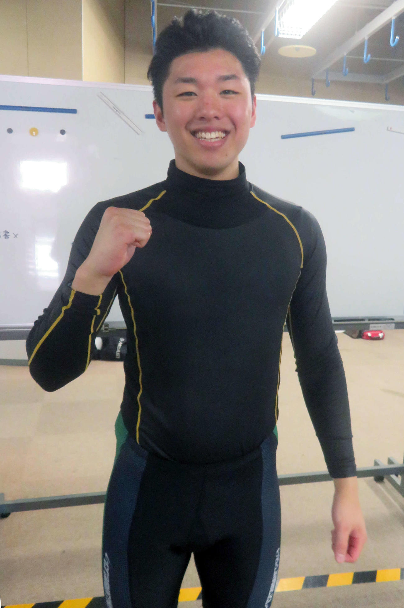チャレンジ準決4Rを逃げて快勝した宮道良輔は笑顔でガッツポーズ