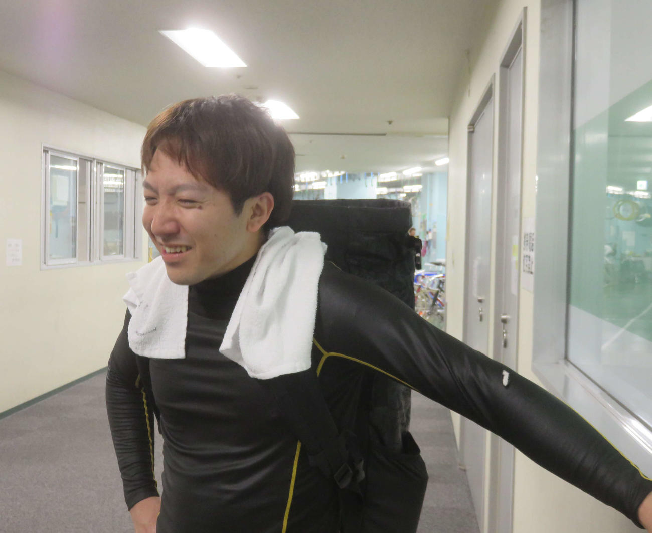 悔しそうな表情でレースを振り返る恩田淳平
