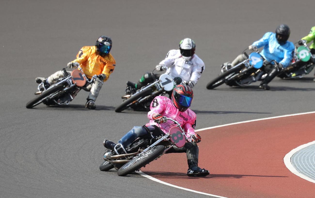 初日予選5R、1着若井友和（8）、2着長田稚也（7）、3着平塚雅樹（1）（撮影・柴田隆二）