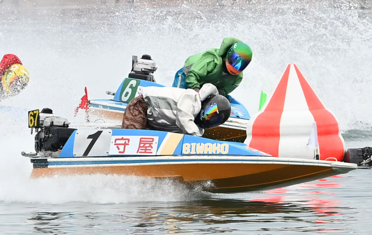ドリームレース1周2Mを先頭でターンする守屋美穂（撮影・石井愛子）