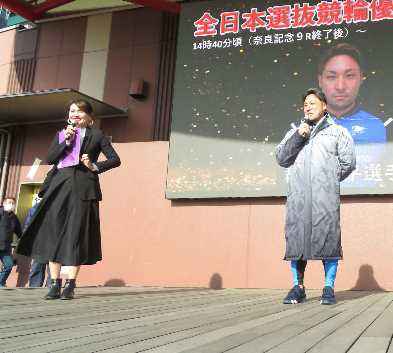 ホーム川崎競輪場でG1全日本選抜優勝の報告会を行った郡司浩平（撮影・栗田文人）
