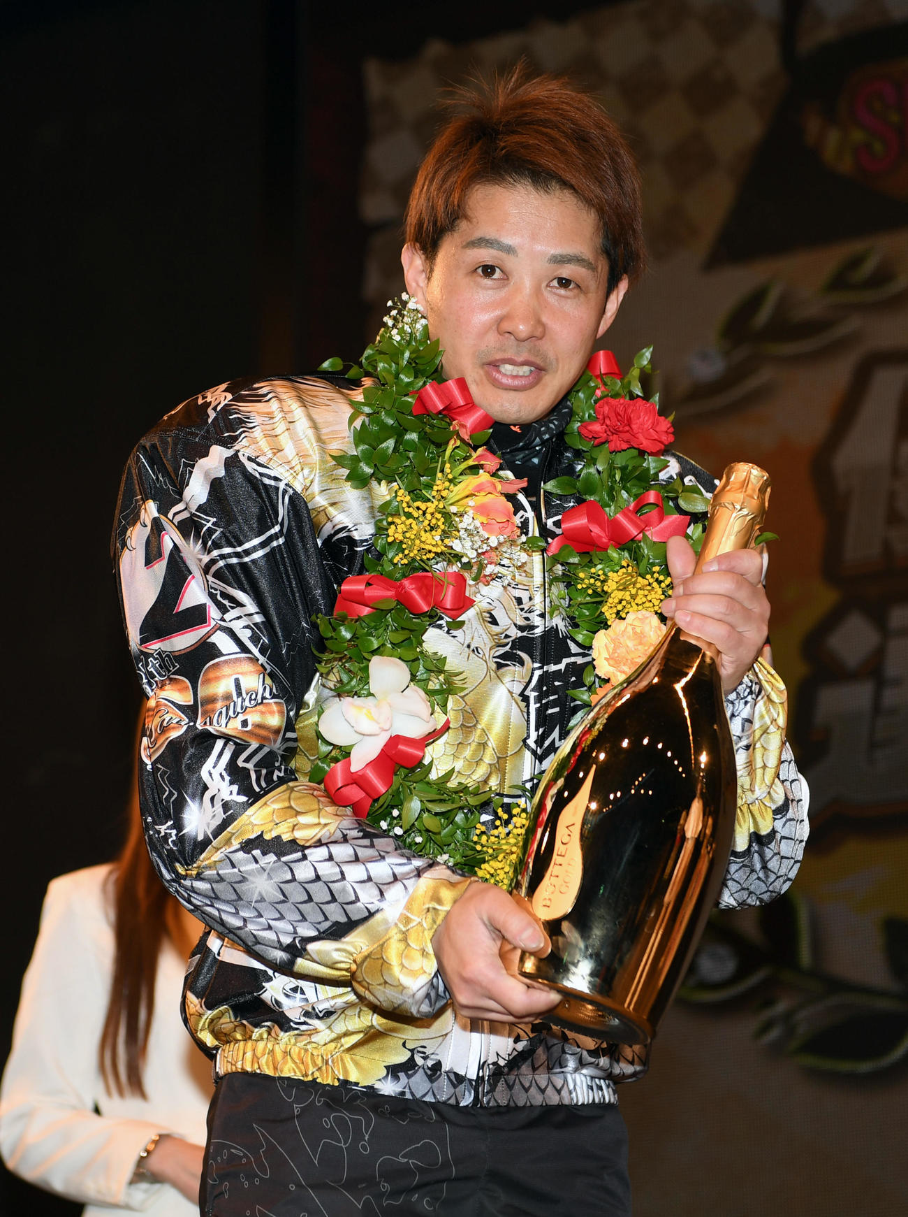 全日本選抜優勝戦を制した金子大輔はスパークリングワインを贈られた（撮影・柴田隆二）
