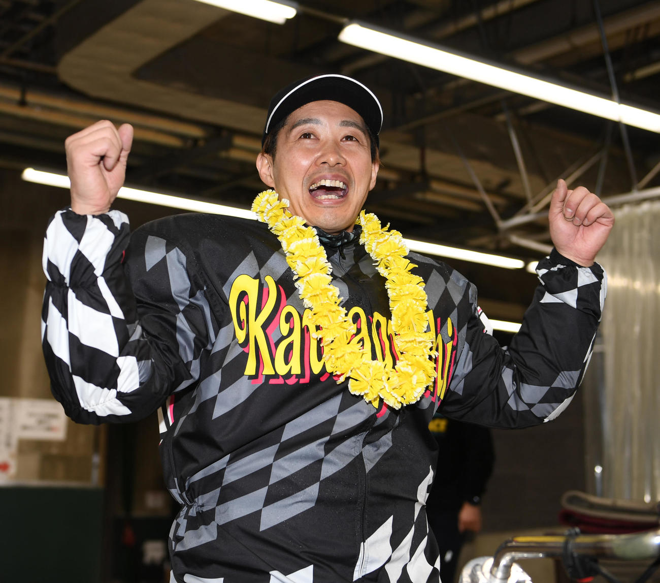 全日本選抜優勝戦を制した金子大輔はガッツポーズする（撮影・柴田隆二）