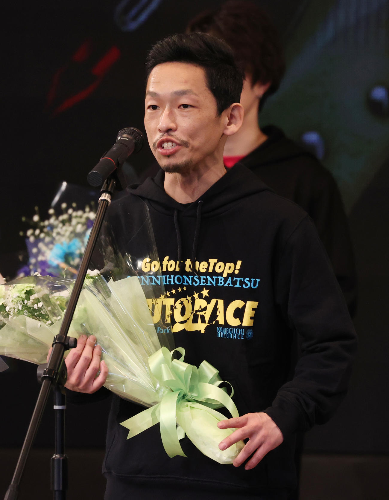 優勝戦出場者紹介式であいさつする中村雅人（撮影・柴田隆二）